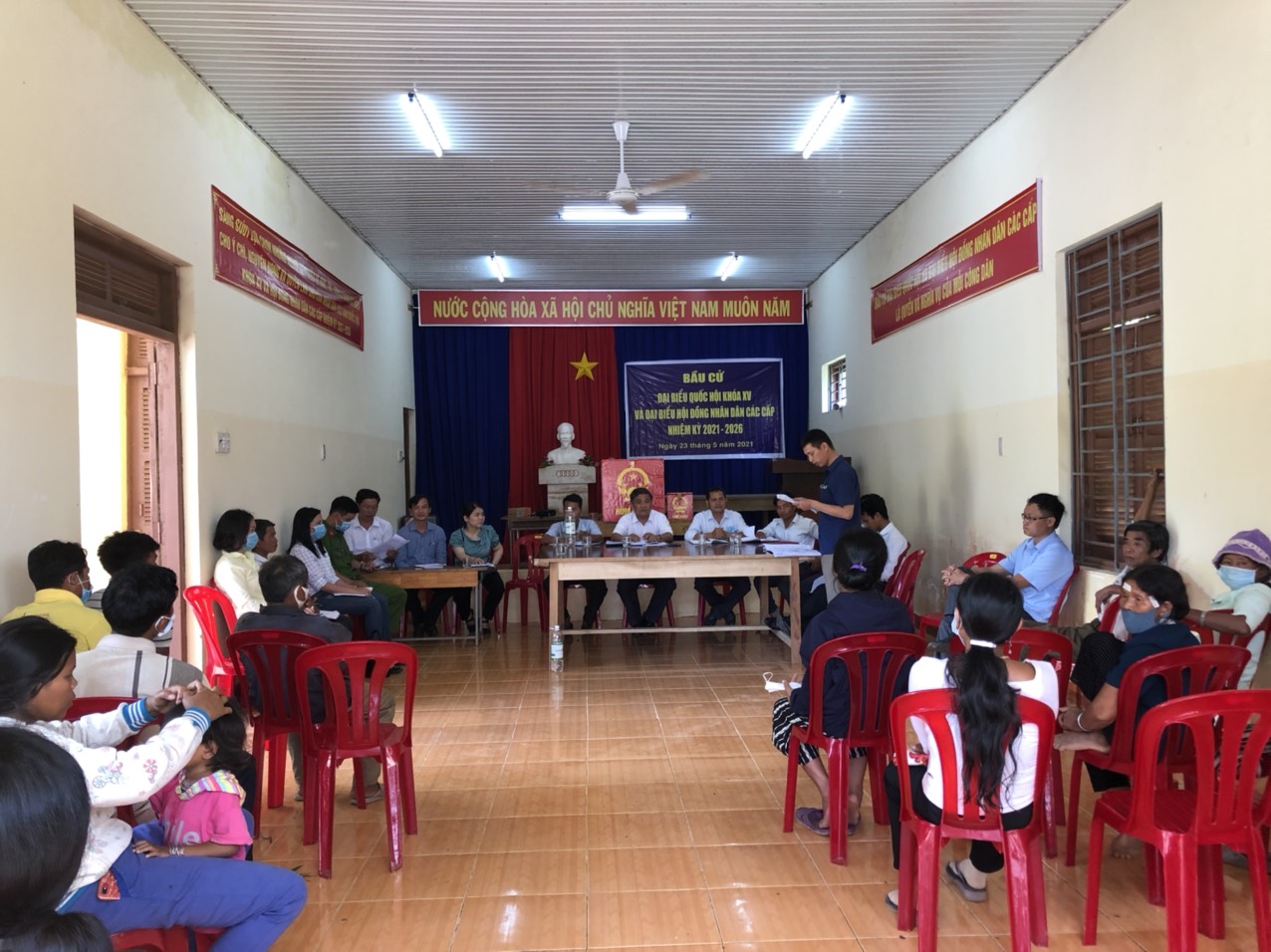 Thường trực Huyện ủy làm  việc với thôn Tà Giang II xã Thành Sơn